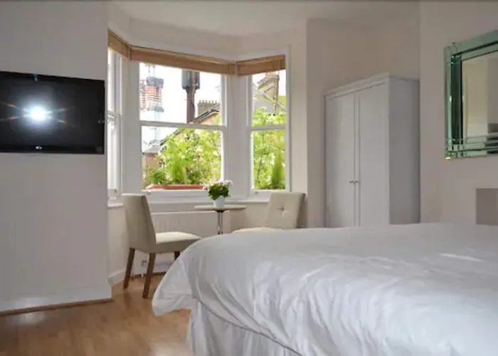 Bed and Breakfast 69Thegrove Londra